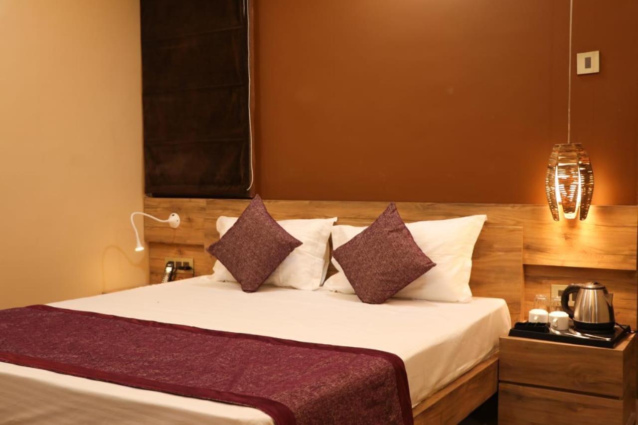 Hotel Mansa Kanpur Extérieur photo