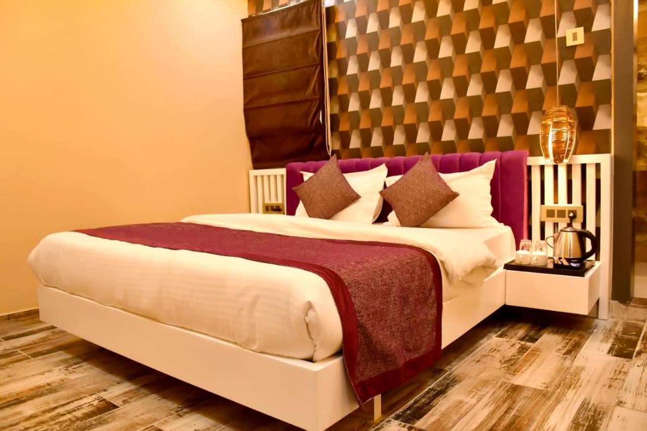 Hotel Mansa Kanpur Extérieur photo