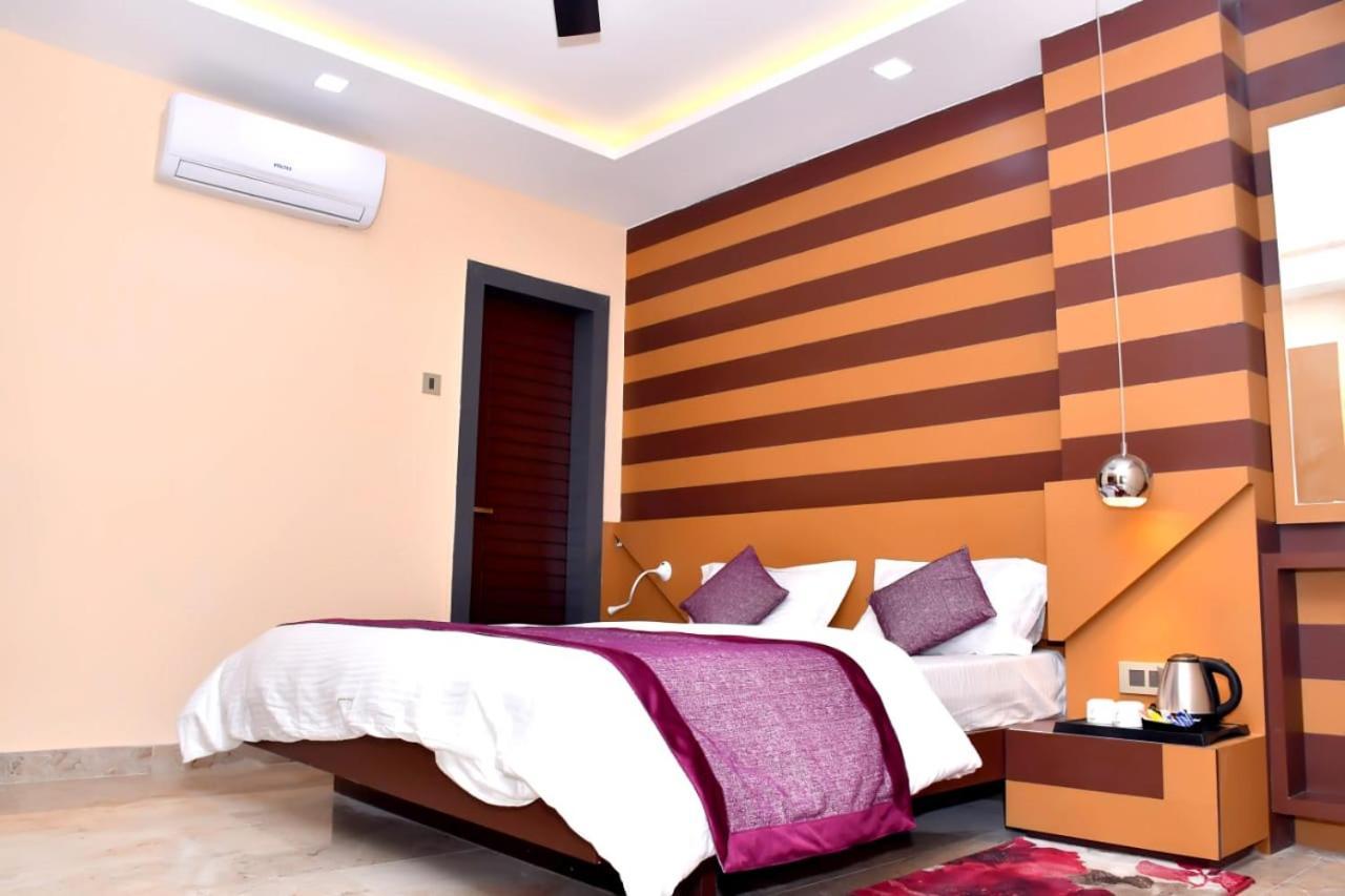 Hotel Mansa Kanpur Extérieur photo